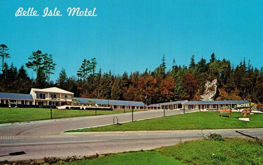 Belle Isle Motel & Dining Room - Postcard (newer photo)